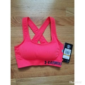 Under Armour small compression sports bra • NWT